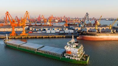 港口作业忙 力争“开门红”