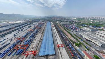 China's trade corridor sees surge in cargo volume in 2025