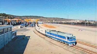 中老铁路首柜肉松出口业务完成——“软联通”推动区域贸易一体化