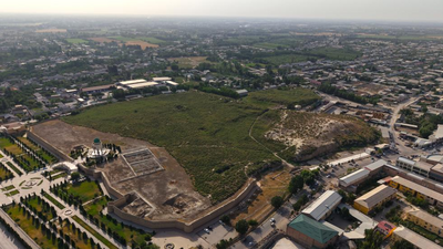 中乌考古人员发现库瓦古城早期城墙