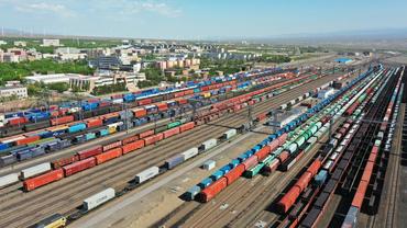 Major Xinjiang rail port sees record for China-Europe freight trains