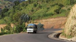 (Hello Africa) Chinese-built road transforms lives, boosts economy in northern Rwanda