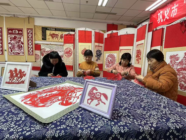 河南巩义：非遗剪纸迎新春