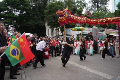 巴西侨界“和平颂”新春快闪活动亮相圣保罗