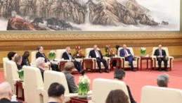 Chinese premier hosts symposium for foreign experts in China