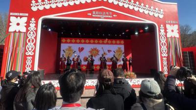 新春中国行丨中国年遇上“送冬节”：中俄民众共赴春天之约