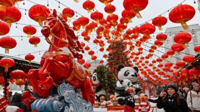 全球新春走笔丨龙绕枞树处，年味正浓时