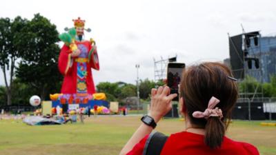 通讯丨合搭彩灯 共庆新春