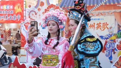 新华视点丨从“老外”到“老乡”，他们为何到中国过年？