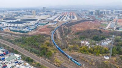 江西新春首趟中欧班列启航 携110箱货物驶向白俄罗斯