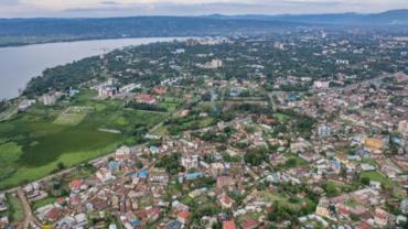 Feature: Chinese-built "sugar road" empowers development in western Kenya