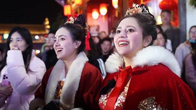 全球连线丨厄瓜多尔留学生元宵节解锁“成为中国人”新体验
