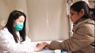 江西省中医院龙华杏林集：外籍留学生体验把脉问诊及中医茶饮