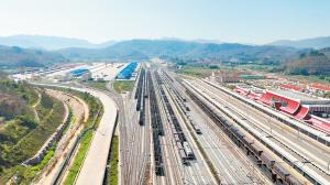 中老铁路累计运输跨境货物突破1800万吨
