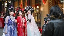 From China to world's wardrobes: The rise of Hanfu fashion