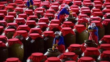 Feature: Thai chef finds taste of home in China's sour soup