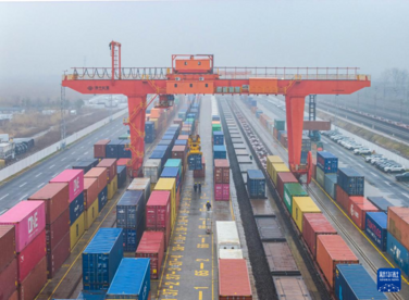 江苏扬州：江都——芦潮港海铁联运“天天班”开行