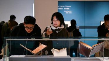 Exhibition featuring British writers held at Shanghai Museum