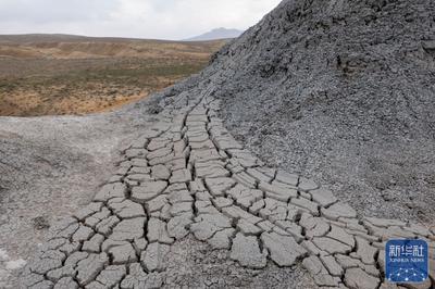 探访阿塞拜疆泥火山公园