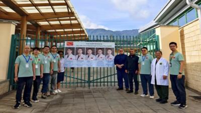 第15批援巴新中国医疗队下乡巡回义诊