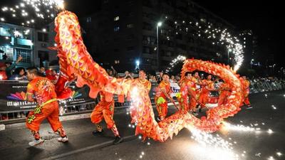 通讯丨“中国红”点亮“彩虹国”