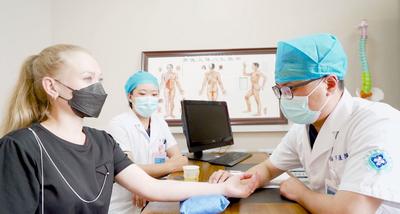 在中俄边境“宝藏小城”绥芬河——中医康养游“圈粉”俄罗斯游客