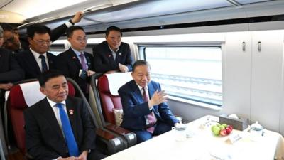 特写：苏林的十小时中国高铁深度体验
