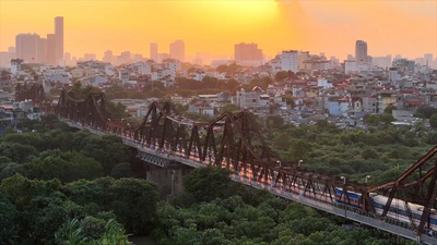 跨境列车架起中越“便民路”