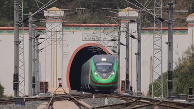 票在手 跟我走 坐火车 去老挝