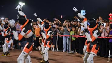 Robot dance performance staged in China's Fujian to welcome 9th Digital China Summit
