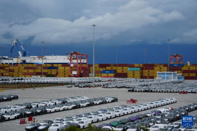 汉班托塔港口忙