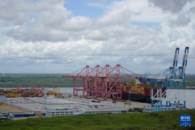 汉班托塔港口忙