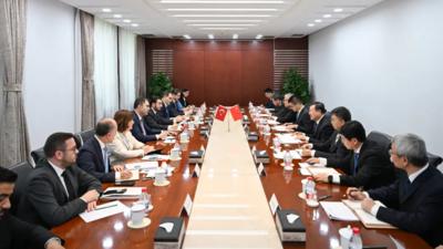倪虹会见土耳其环境、城市化和气候变化部部长穆拉特·库鲁姆