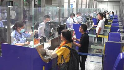 今年中哈霍尔果斯国际边境合作中心入出园人员突破300万人次