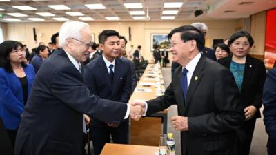 特写：通伦时隔26年重访中共中央党校