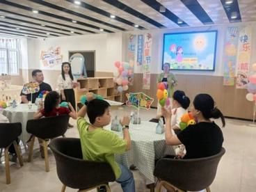 飞扬迎六一 圆梦守童心——西安高新区暖心开展困境儿童六一关爱护航活动