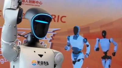 2026世界青年发展论坛丨探访湖北人形机器人创新中心