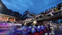 FujianPano | Nighttime dragon boat races in a Fujian village carry centuries of tradition
