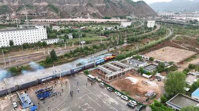 甘肃（兰州）国际陆港开行首趟化工产品中欧班列