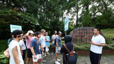 Chinese, U.S. youth visit Kuliang in China's Fujian