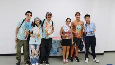 Chinese, American youths visit middle school in Fuzhou
