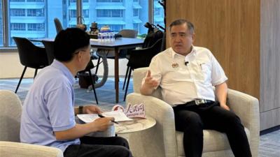 中马以交通合作为纽带书写共建“一带一路”的新篇章——访马来西亚交通部部长陆兆福