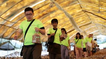 Int'l teachers, students attend study tour in China's Liaoning