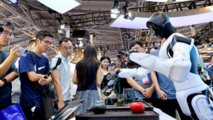 Xinhua Commentary: "China Squeeze" or squeeze China?