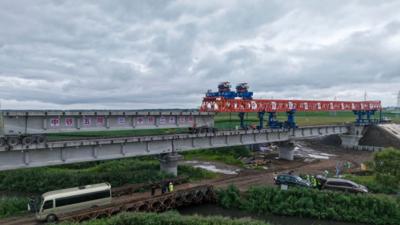 中欧班列“东通道”口岸段同江特大桥完成架梁