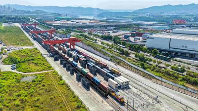 重庆西部陆海新通道铁路班列上半年开行量同比增幅超25%