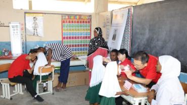 Chinese medical team provides free clinic for children in Zanzibar
