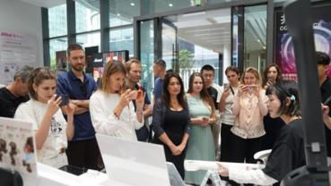 Chinese and Russian journalists visit Shanghai Foundation Model Innovation Center