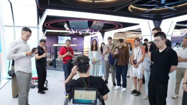 Joint China-Russia media delegation learns about AI robotics industry in China