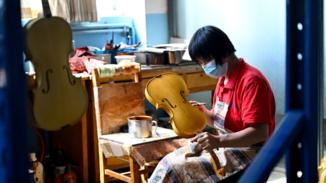 Henan's Queshan thrives in violin manufacturing and global exports